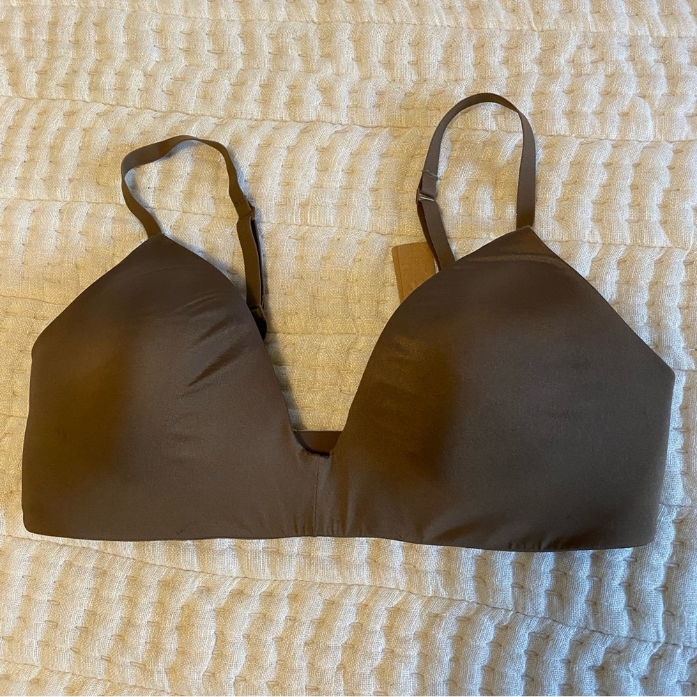 Skims wireless lightly lined bra 34C NWT